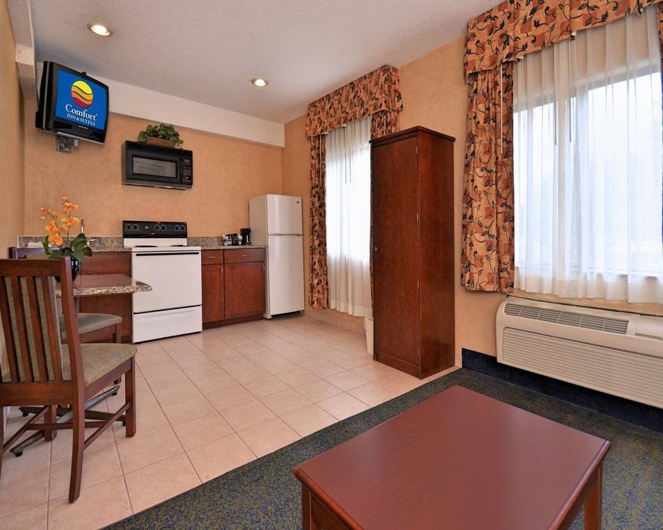 Quality Inn & Suites Coldwater Near I-69 Exteriör bild