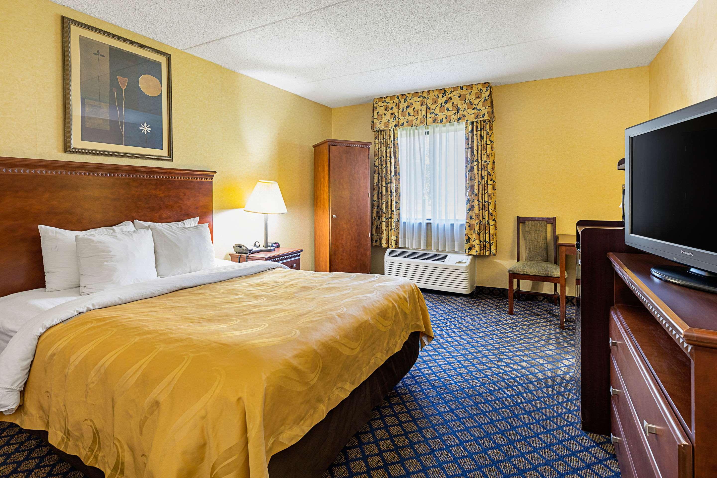 Quality Inn & Suites Coldwater Near I-69 Exteriör bild