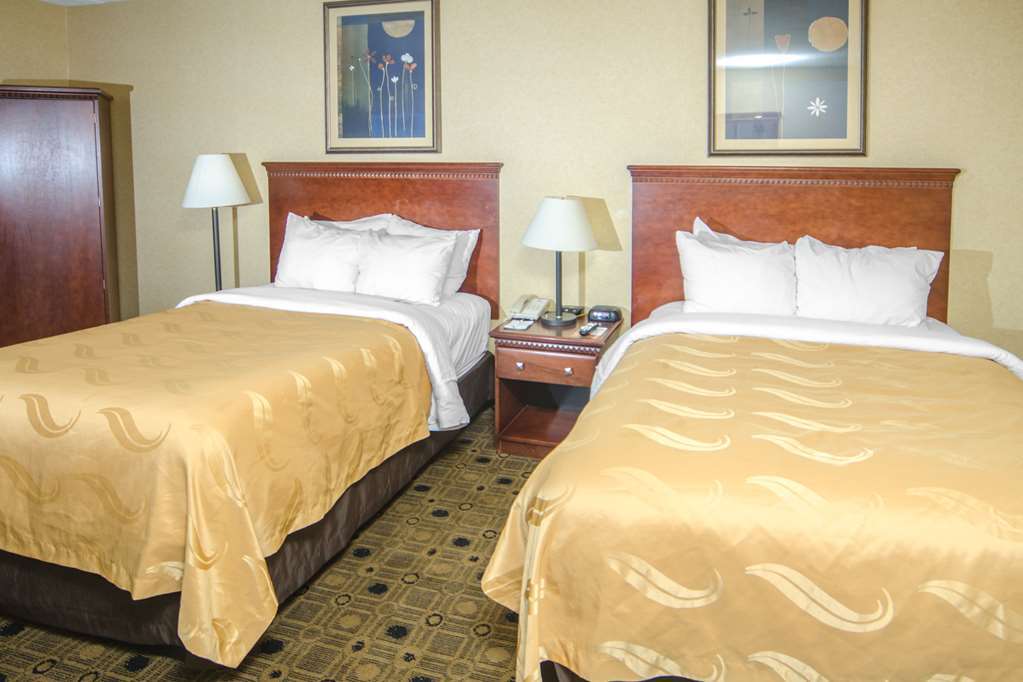 Quality Inn & Suites Coldwater Near I-69 Rum bild