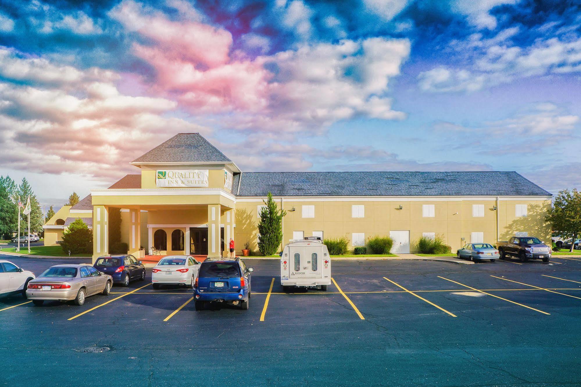 Quality Inn & Suites Coldwater Near I-69 Exteriör bild